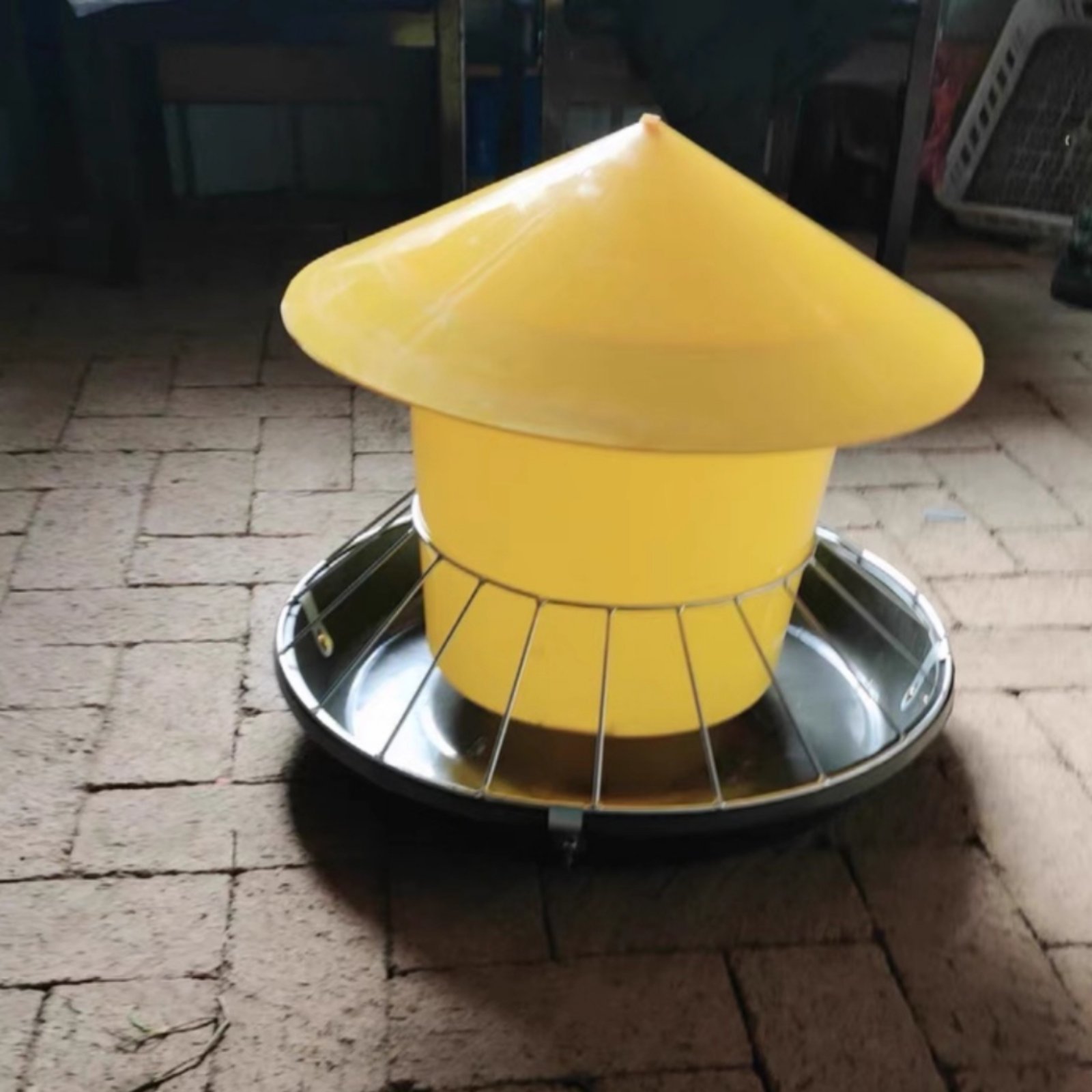 Round Fowl Feeder Large Capaci - Feeding recension och pris